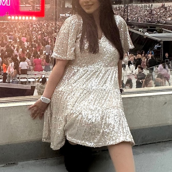 PinkBlush Champagne Sequins Short Sleeve Dress Size M - Picture 10 of 10